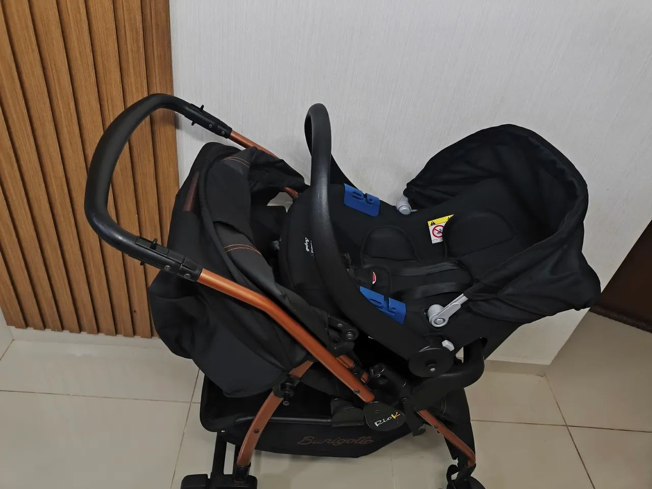 Carrinho de bebê+ bebê conforto+ base - Foto 4