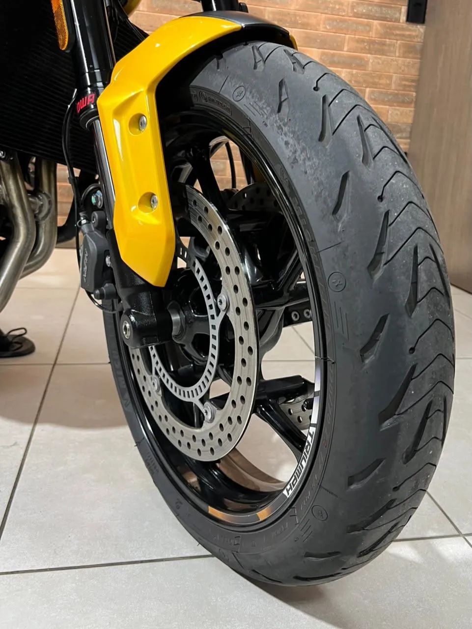 TRIDENT 660 AMARELA 2025/2026 - Foto 5