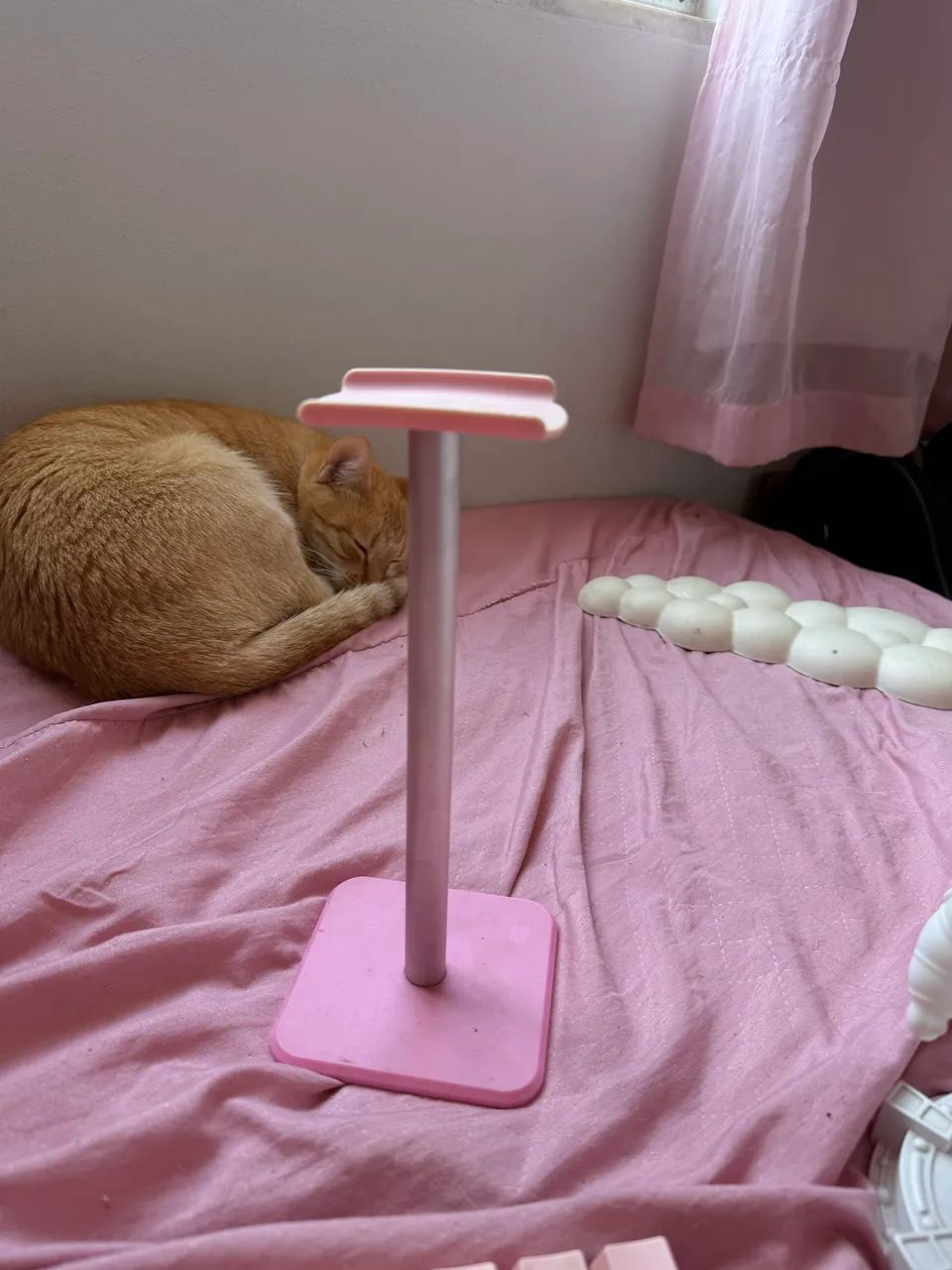 Suporte pra fone rosa e almofada para teclado 