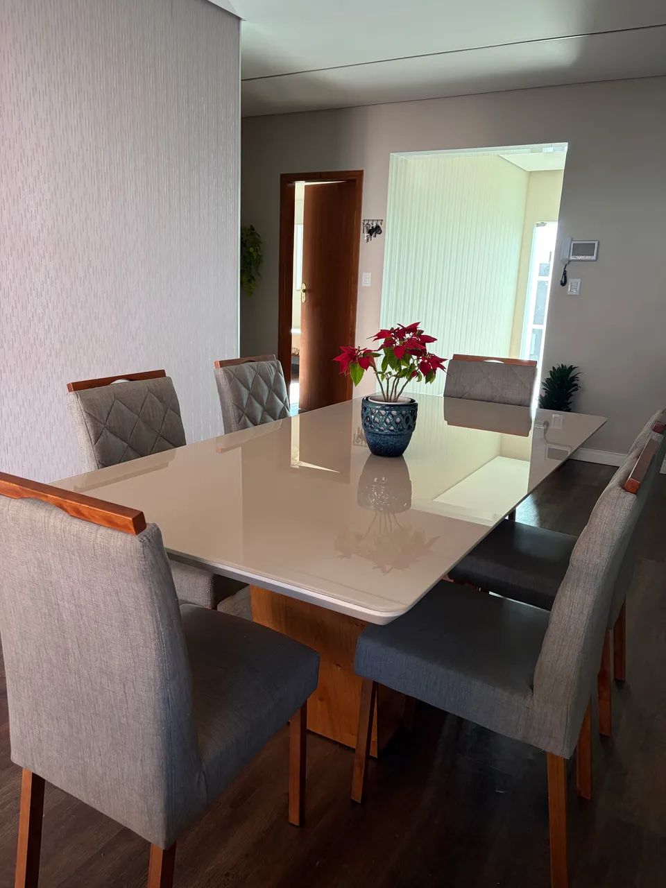 Conjunto de mesa com 6 cadeiras - Foto 2