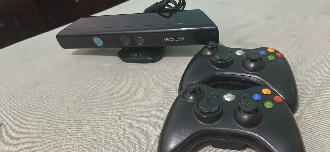 Kinect e 2 controles XBOX 360 - Foto 2