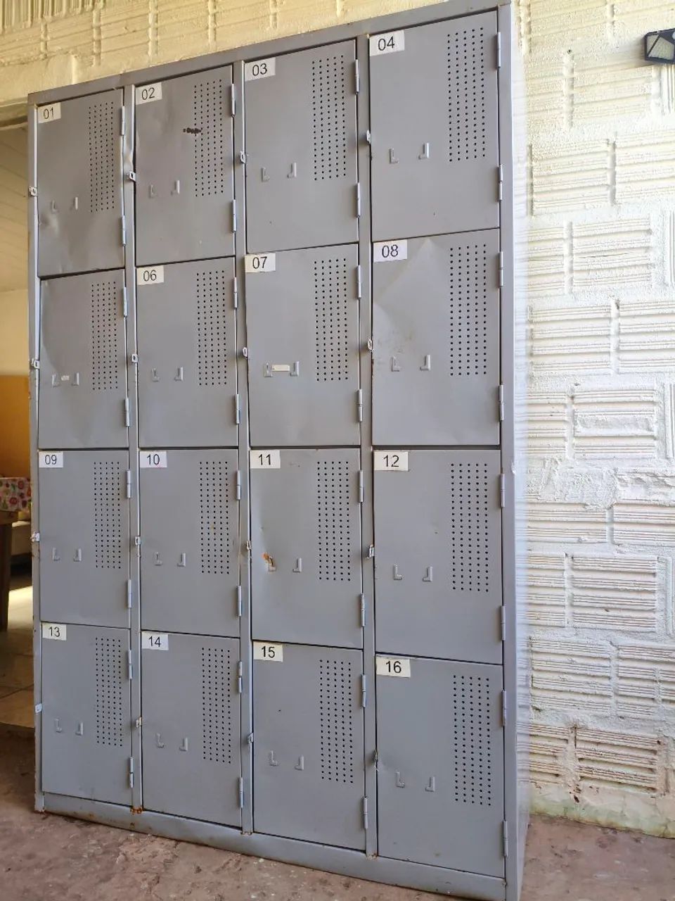 Armário guarda volume aço 16 portas para comercio