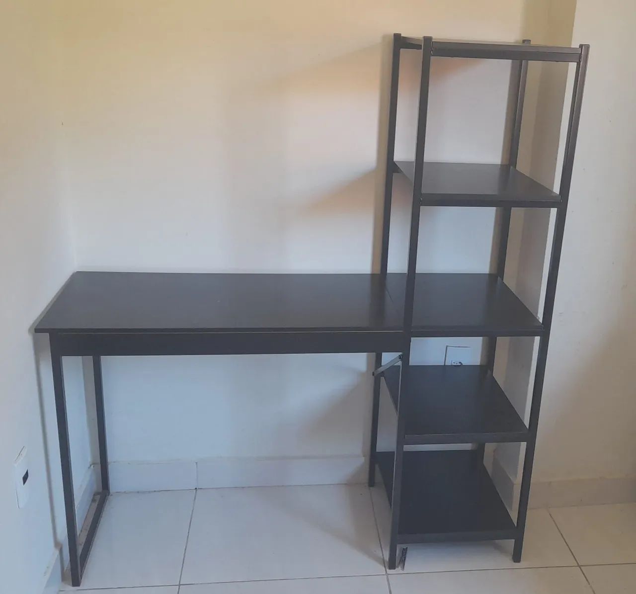 Escrivaninha perfeita sem marcas de uso