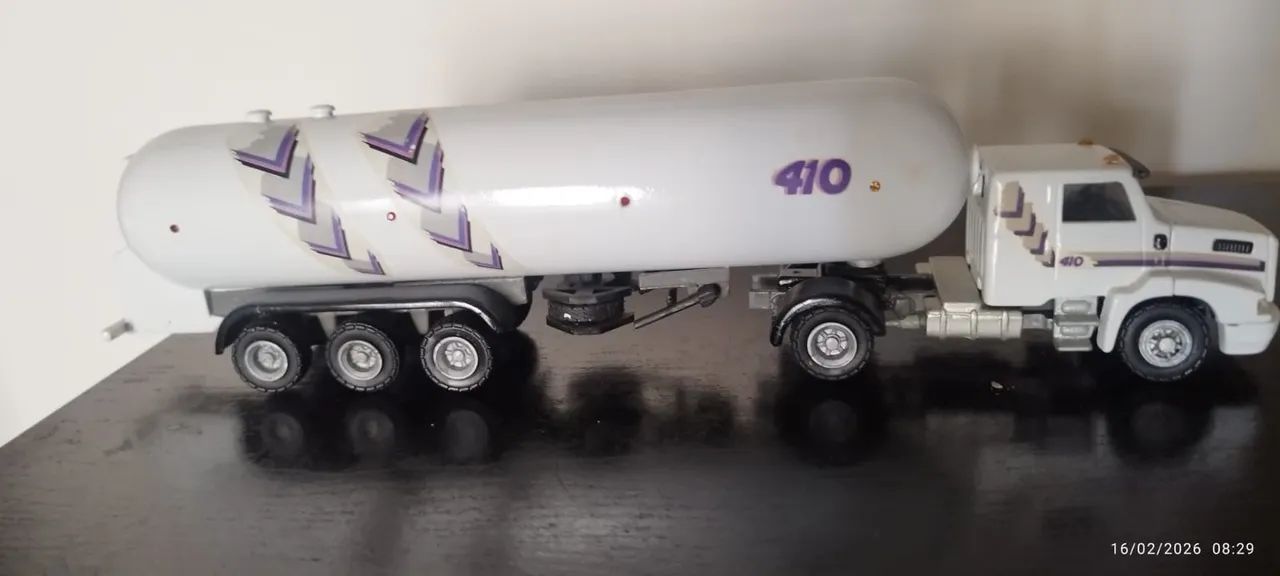 Miniatura Volvo 410 com GLP, raridade, porém sem caixa  - Foto 4