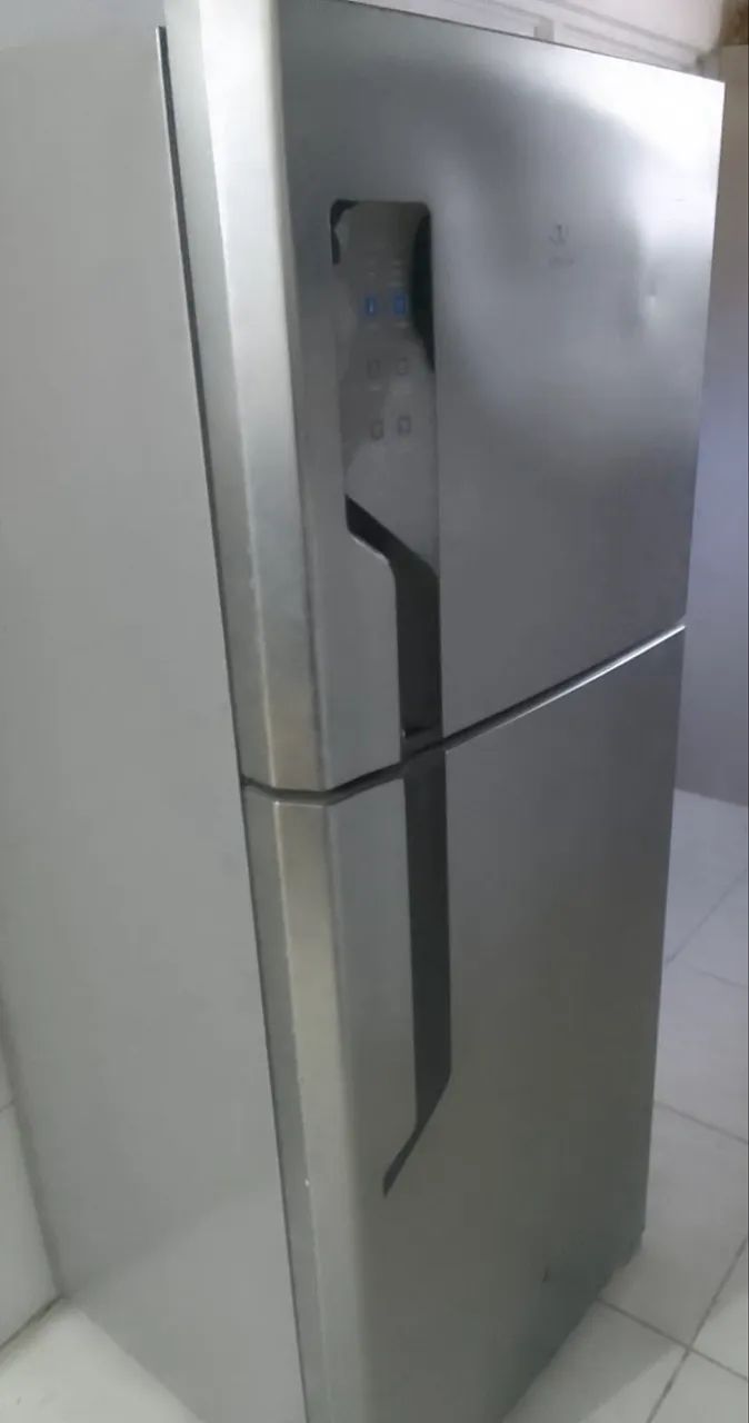 Geladeira Inox Electrolux