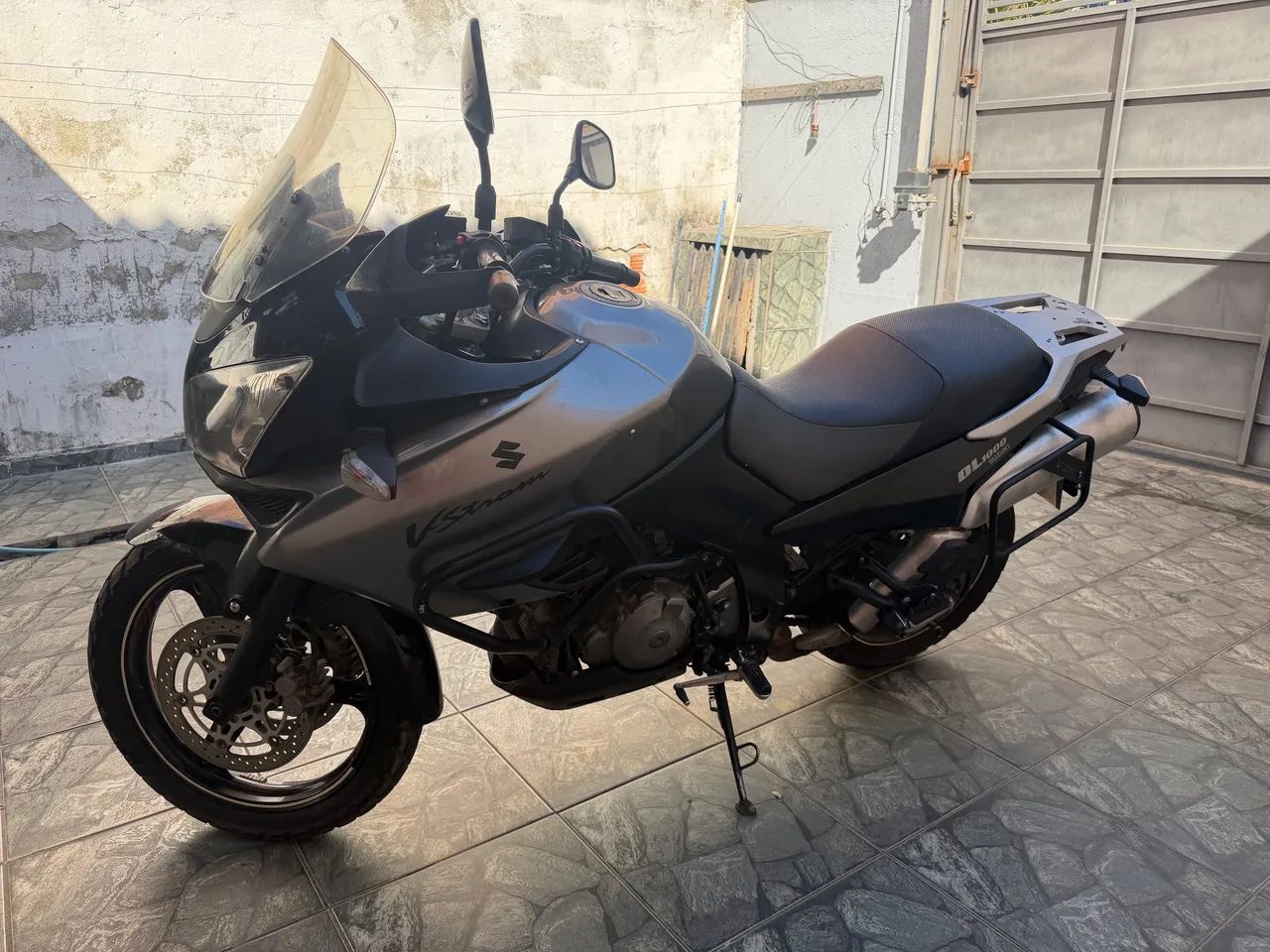 Vende-se VSTROM Dl 1000