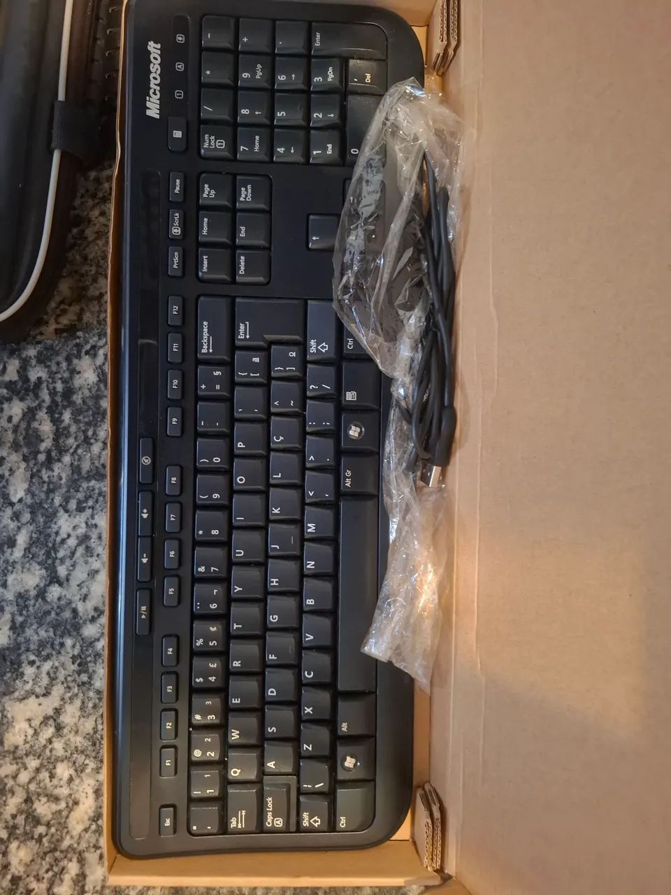 Teclado Microsoft wired 600 Anatômico e antirespingos 