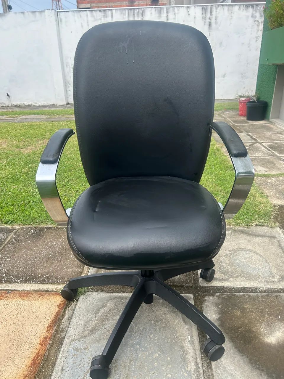 Cadeira para escritório semi nova - Foto 2