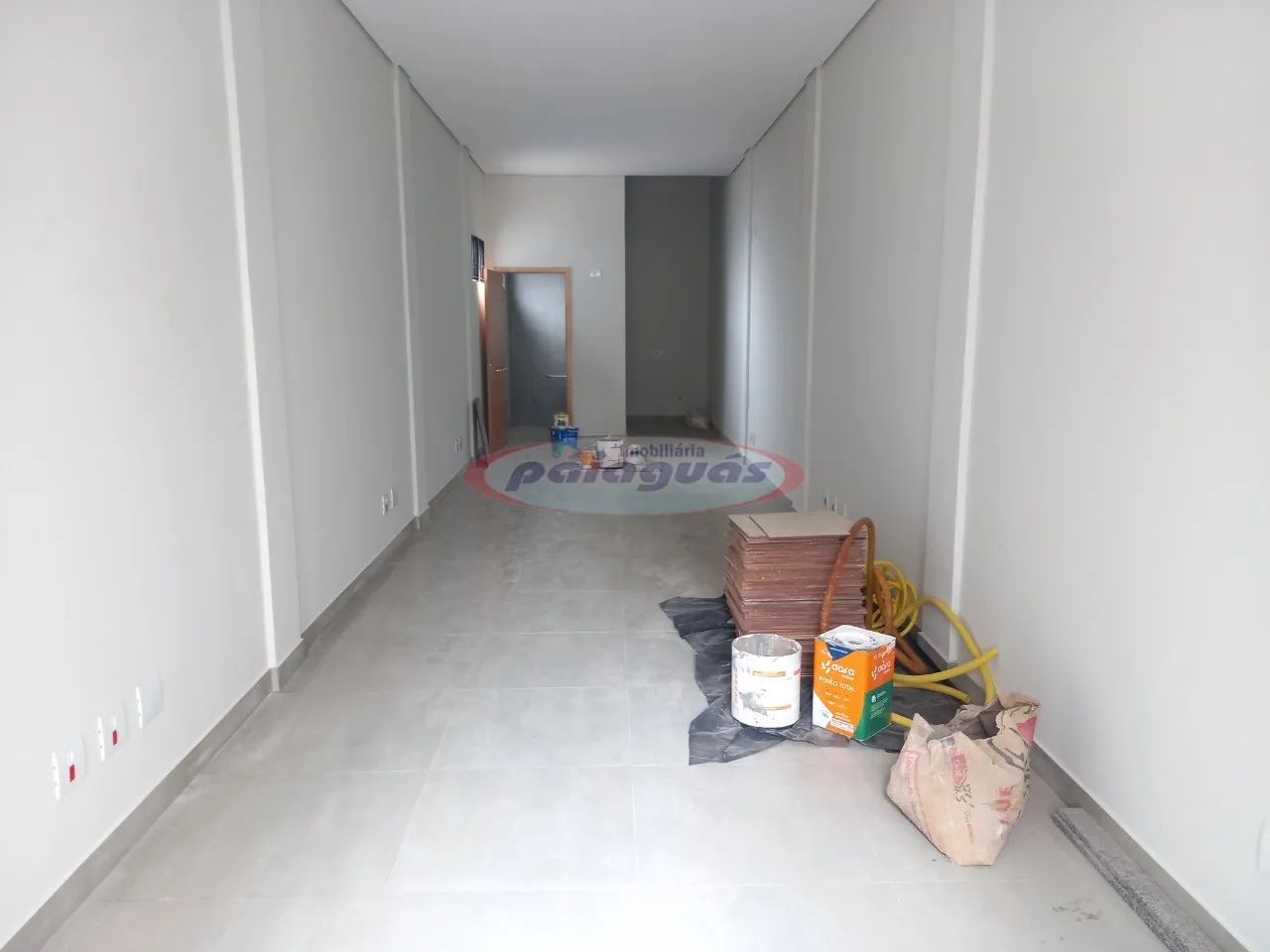 Sala para alugar no bairro Conjunto Habitacional Requião - Foto 5