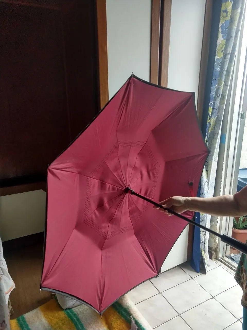 Guarda-chuva Invertido Super Brella -  impermeável Não Molha O Tecido - Olaria/RJ - Foto 5