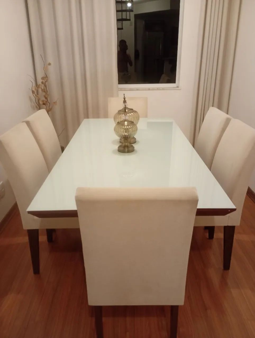 Mesa com 6 cadeiras . Oportunidade!