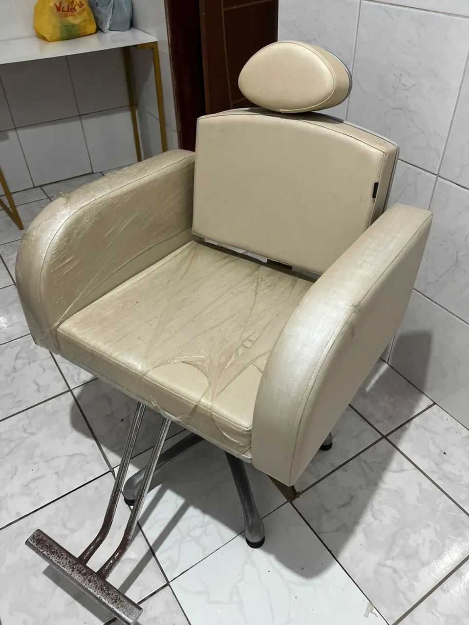 Vendo cadeira de cabeleireiro - Foto 2