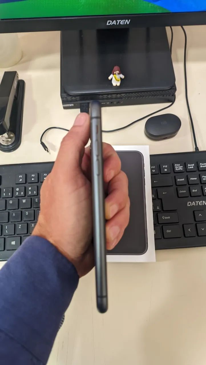 iPhone 11 64GB preto super conservado - Foto 5