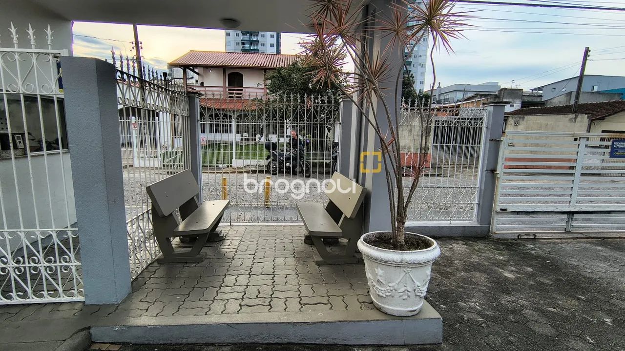 Apartamento de 2 dormitórios e 1 vaga no bairro Ipiranga/SJ - Com Elevador - Foto 2