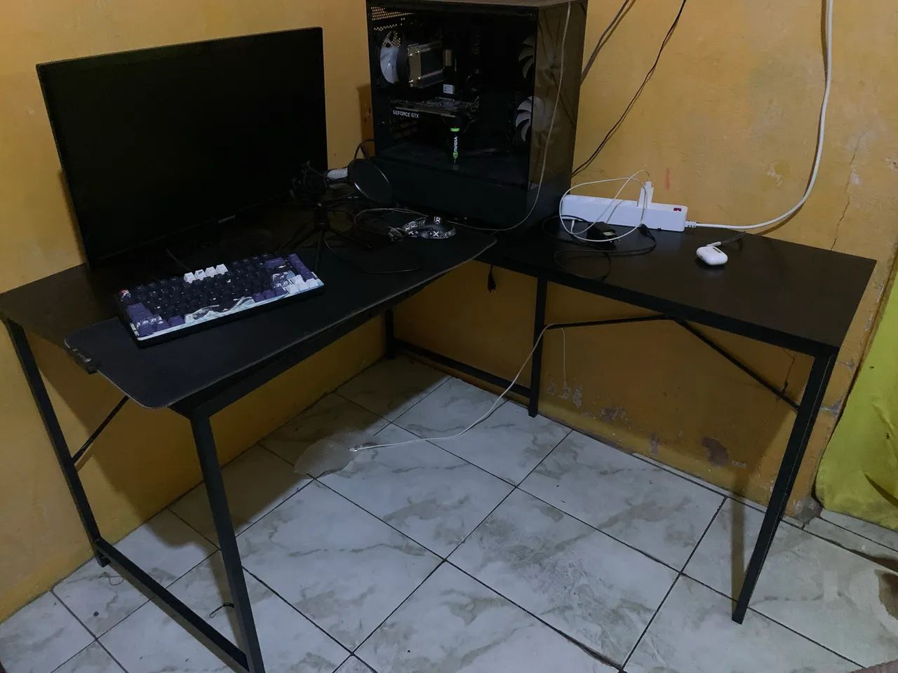 VENDO MESA DE ESCRITORIO - Foto 3