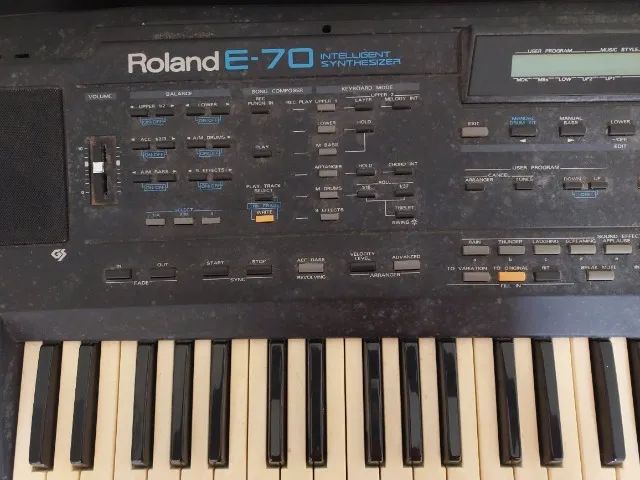 Teclado Roland E70 intelligent synthesizer