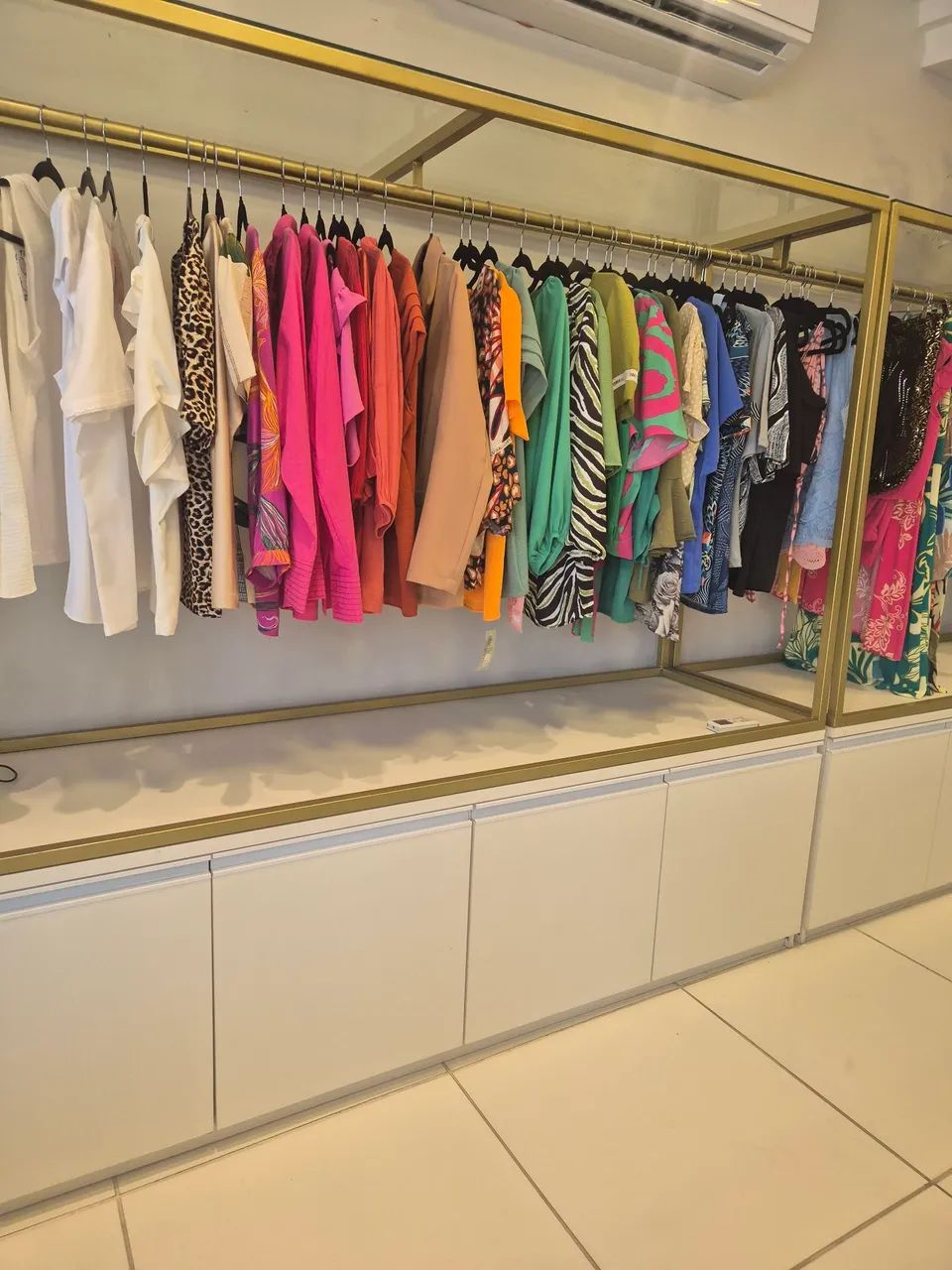 Vendo arara roupas com movel mdf  - Foto 2