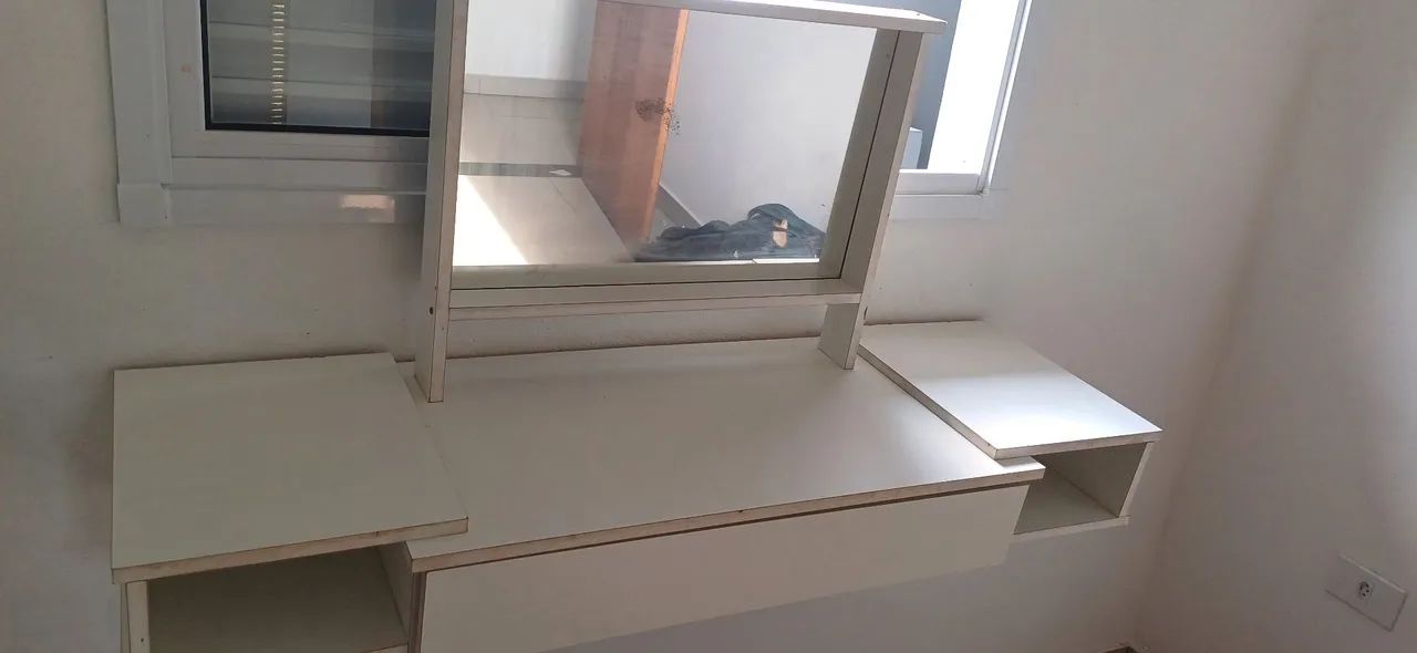 Vende-se cadeira de salão e bancada pendiadeira com espelho  - Foto 2