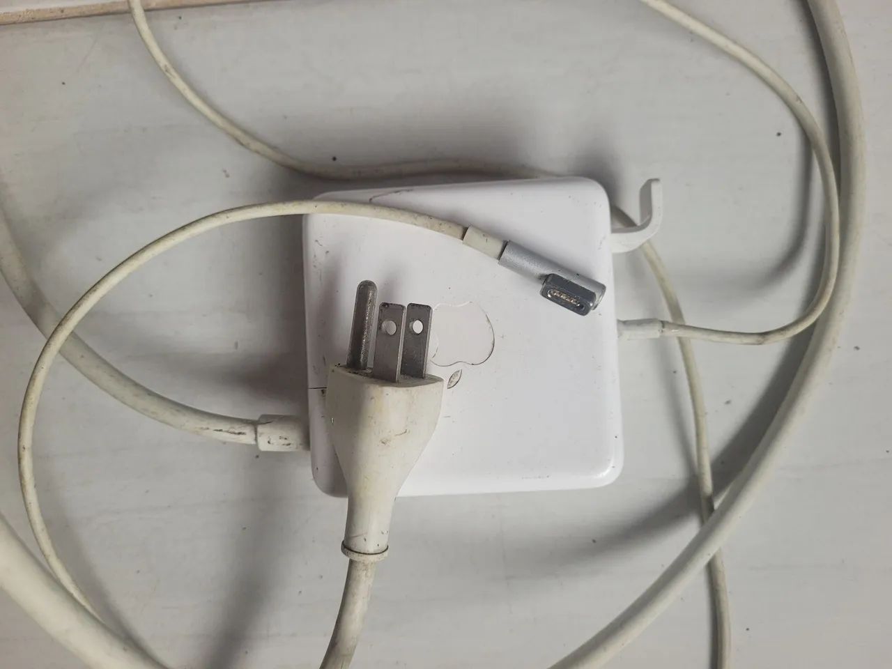 fonte carregador Apple original MagSafe 1 com conector em formato de "L