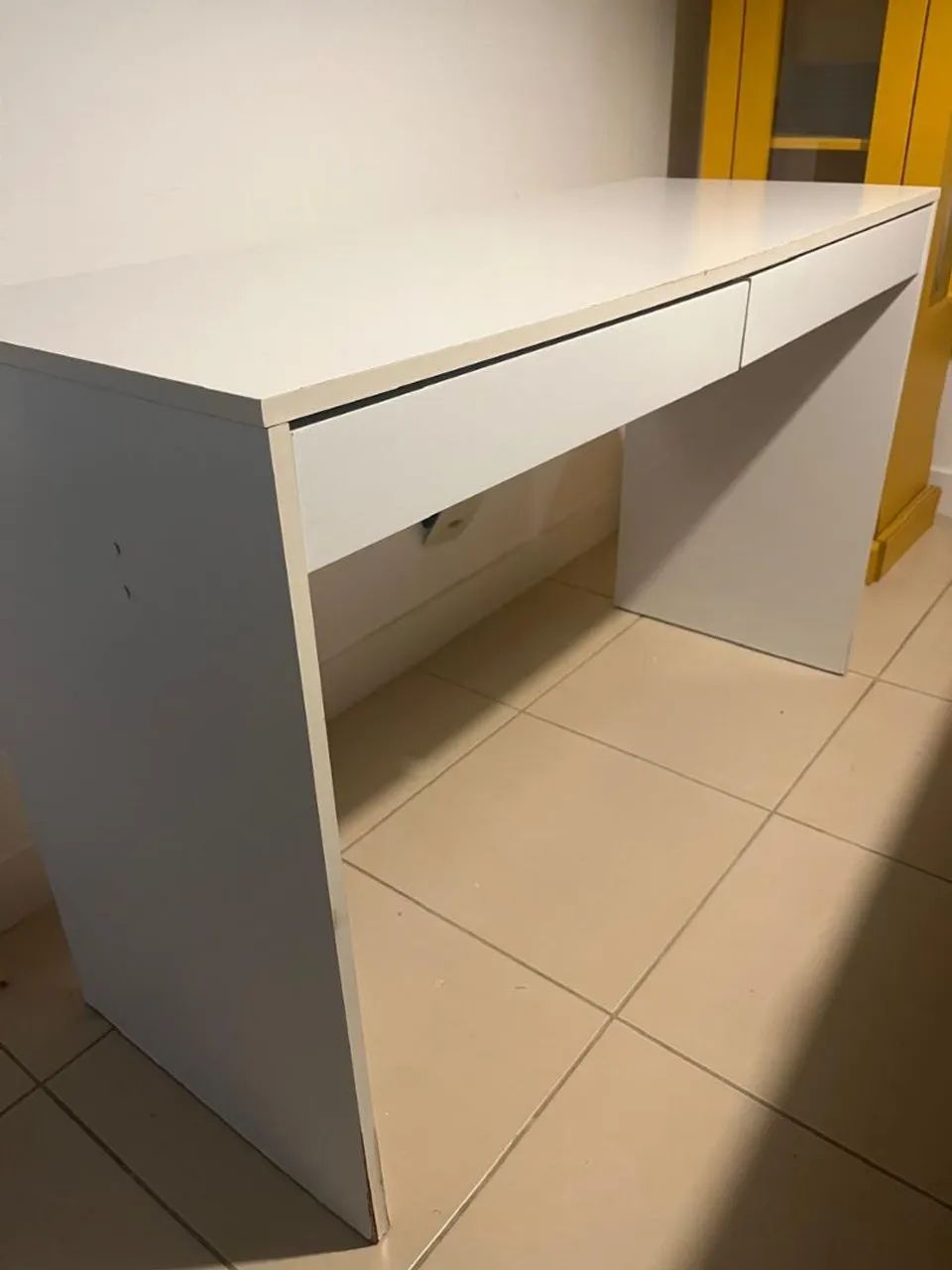 Escrivaninha com Gavetas
