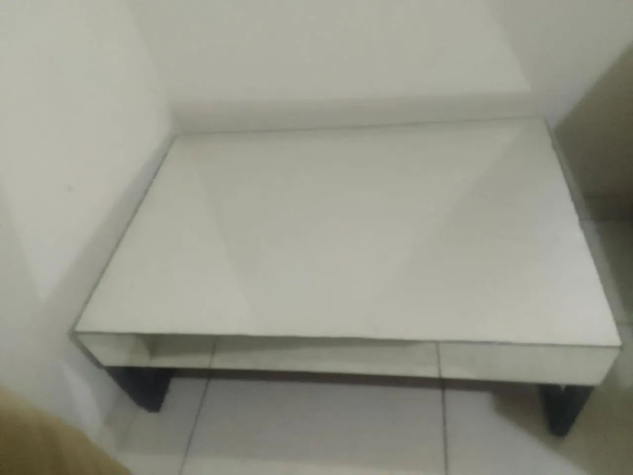 Vende-se mesa de centro espelhada 