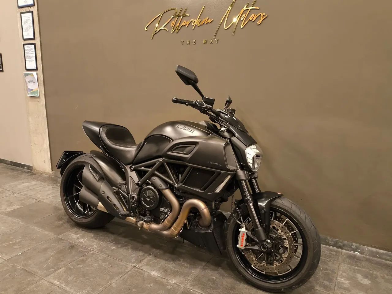 Diavel Dark 1200 - Foto 5