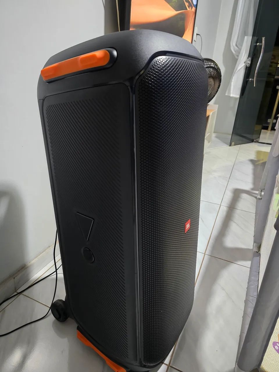 Caixa JBL 710 Partibox 