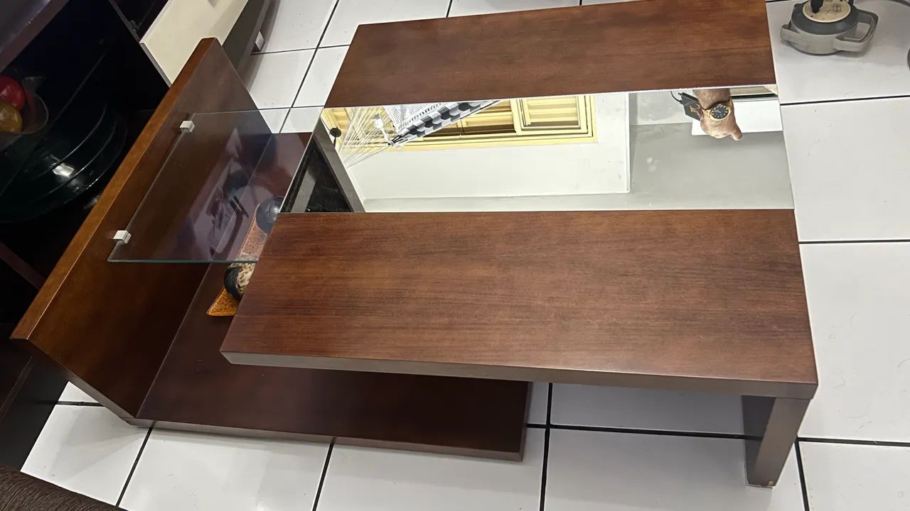 Mesa de Centro de Madeira MDF e tampo de vidro usada - Foto 3