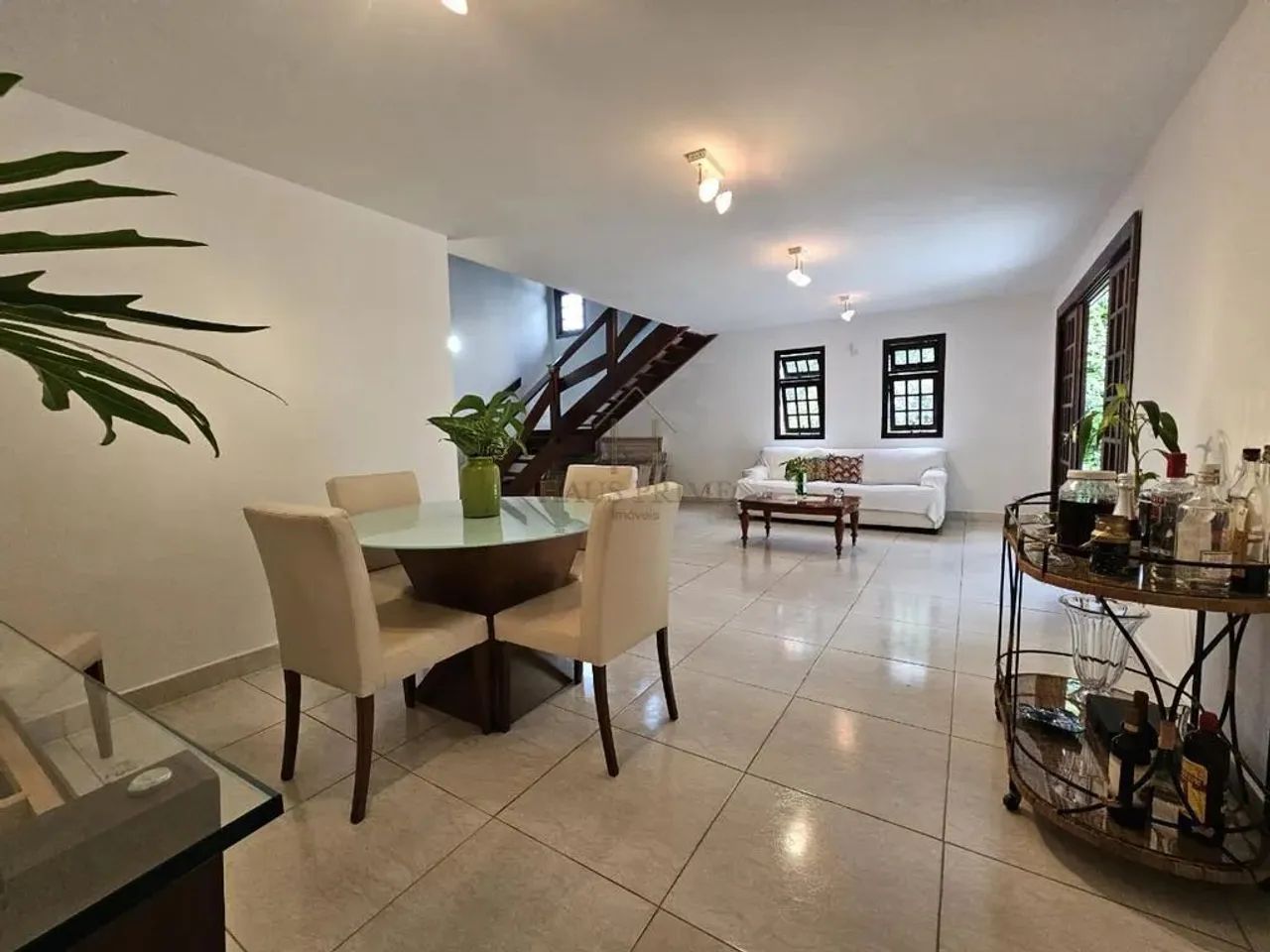 Casa para alugar em Cotia, Granja Viana, com 3 quartos, com 480 m² - Foto 3