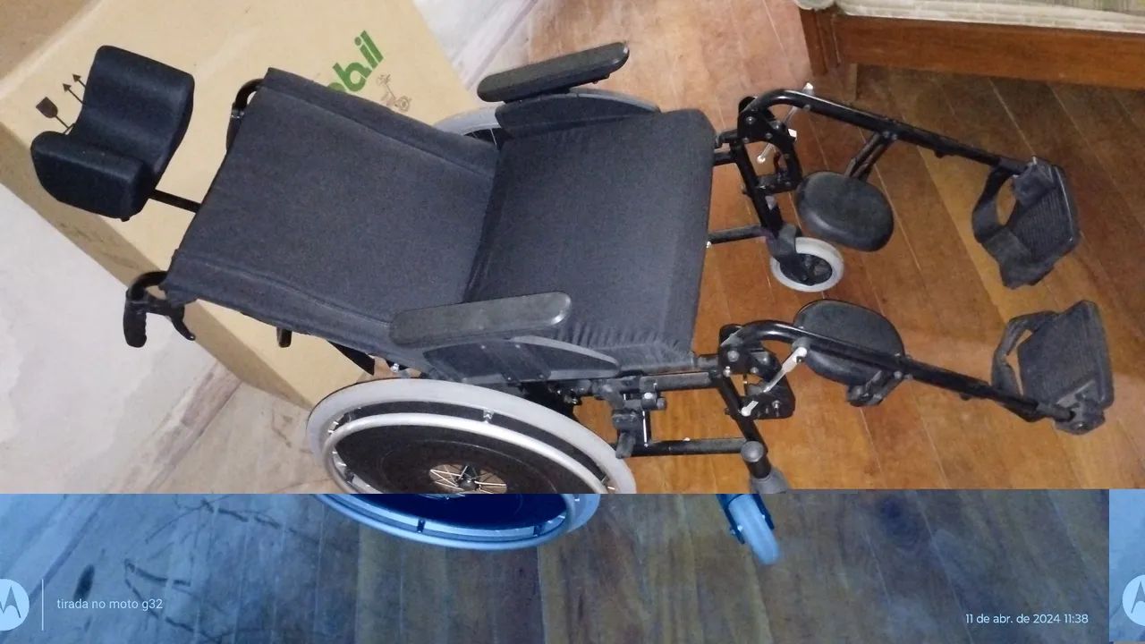 Cadeira de rodas reclinável e pés elevaveis. - Foto 5