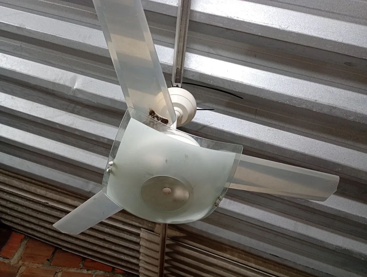 Ventilador com luminária 