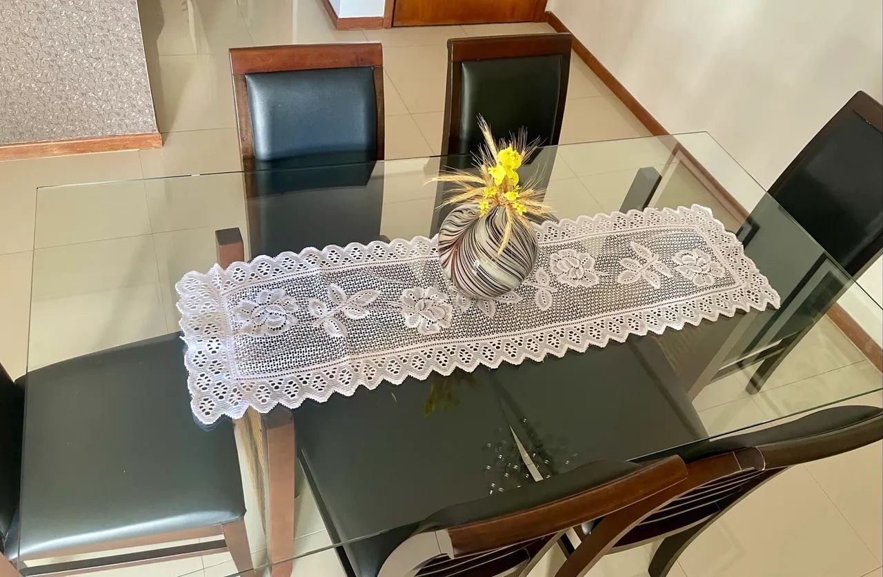 Conjunto de mesa e cadeiras em madeira  - Foto 2