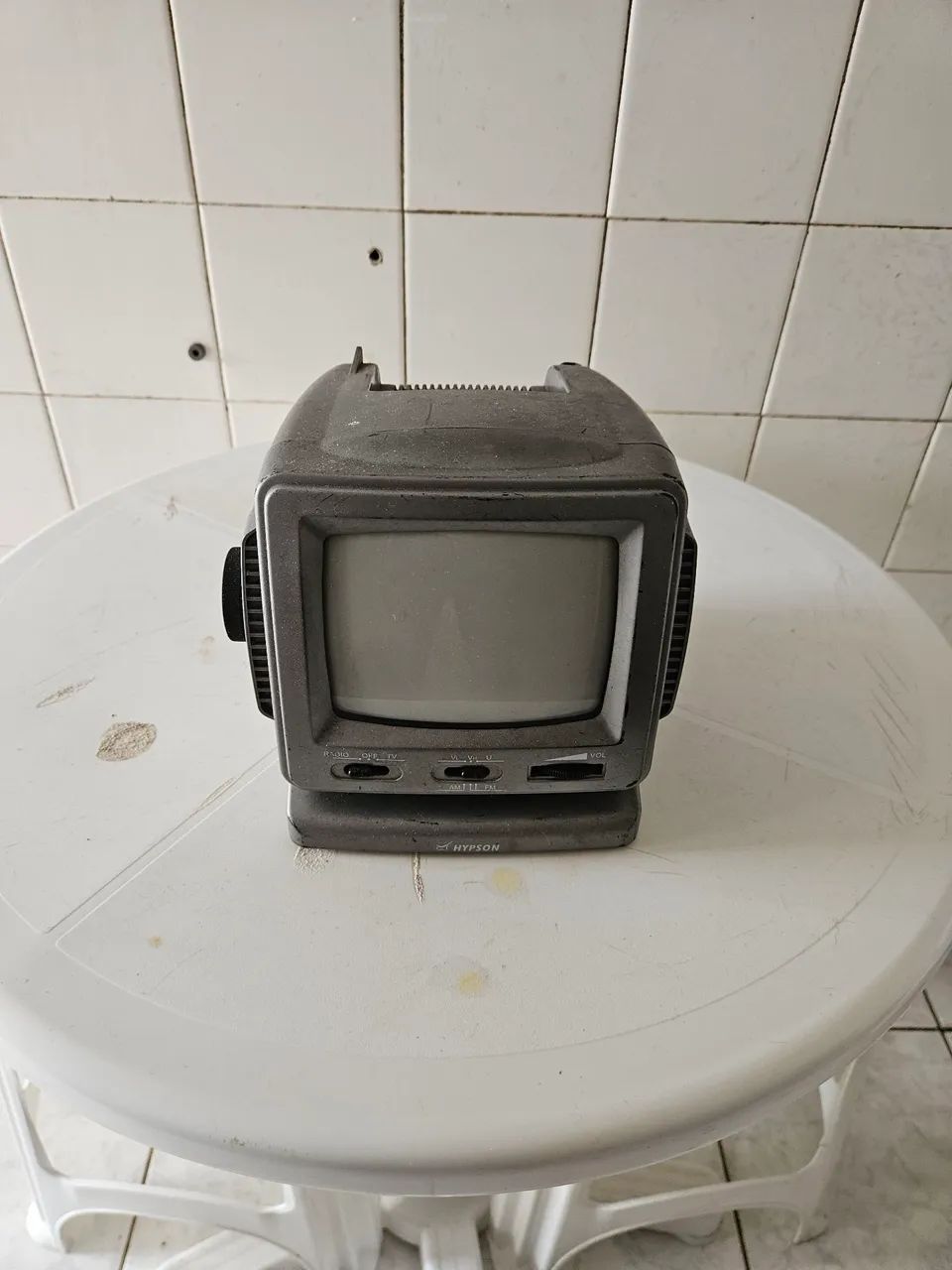 Tv analogica preto e branco portátil antigo 
