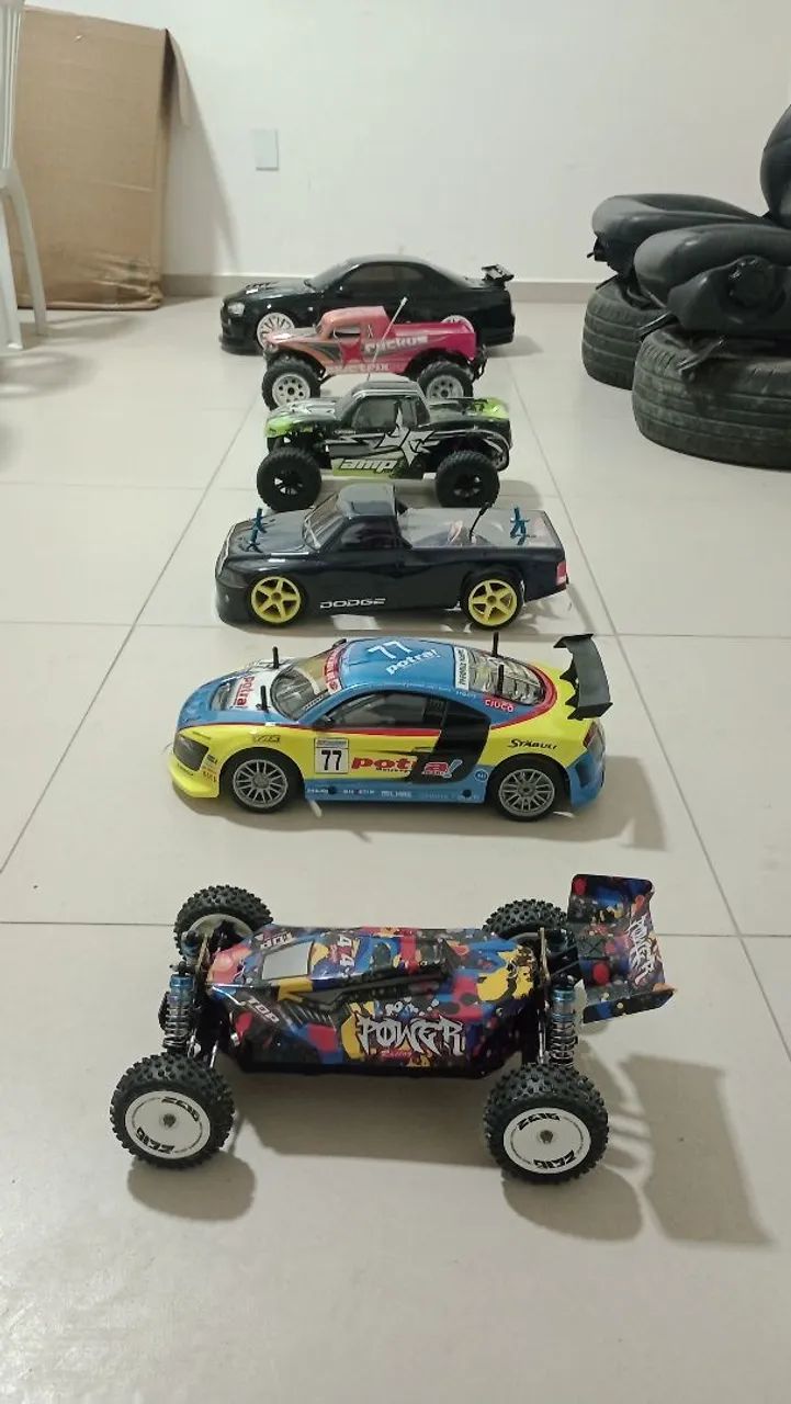 Automodelos à venda.