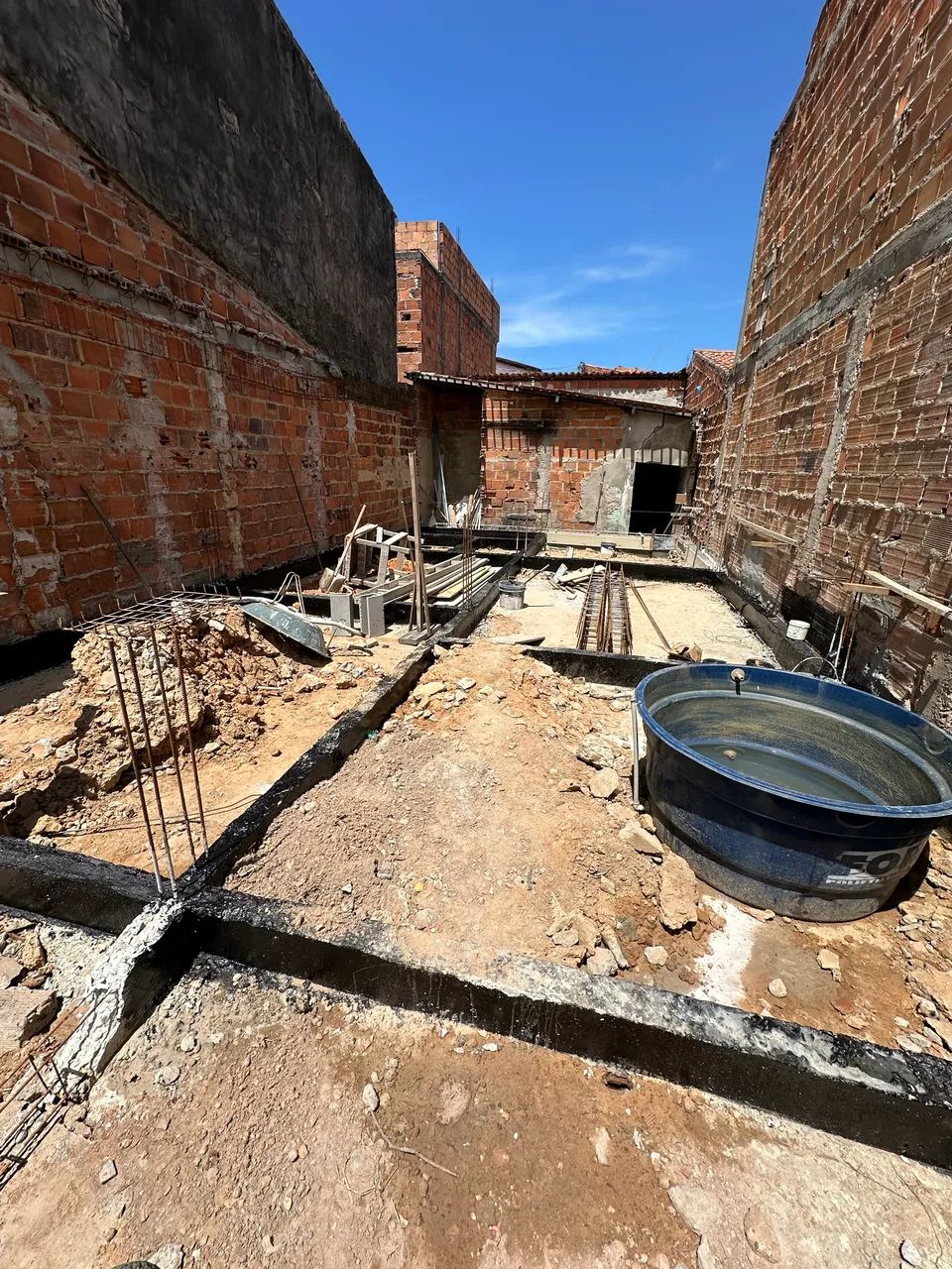 Vendo casa em ponto de bater a laje. - Foto 4