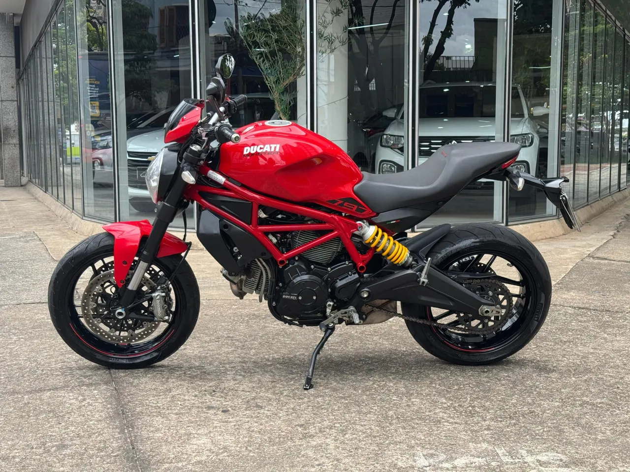 バイク DUCATI MONSTER821 ETC付 モンスター821 ドゥカティ 2018年式モデルカタログ | バージンドゥカティ