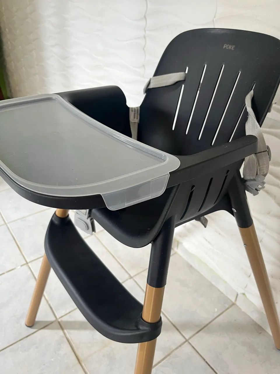 Cadeira de alimentação semi nova 