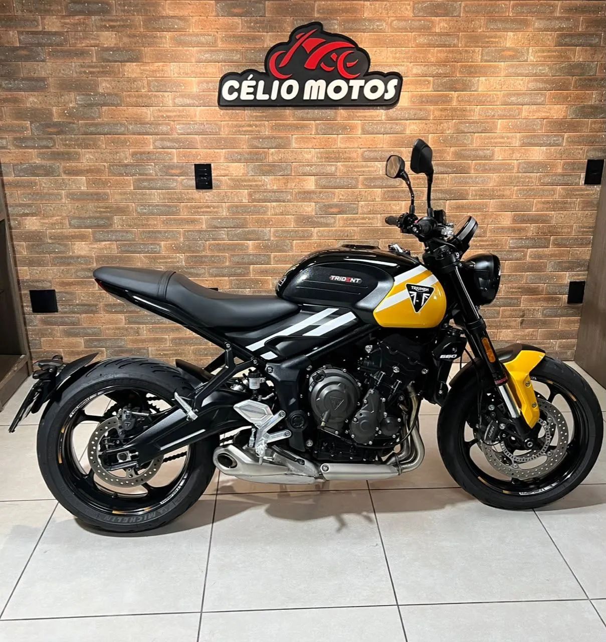 TRIDENT 660 AMARELA 2025/2026