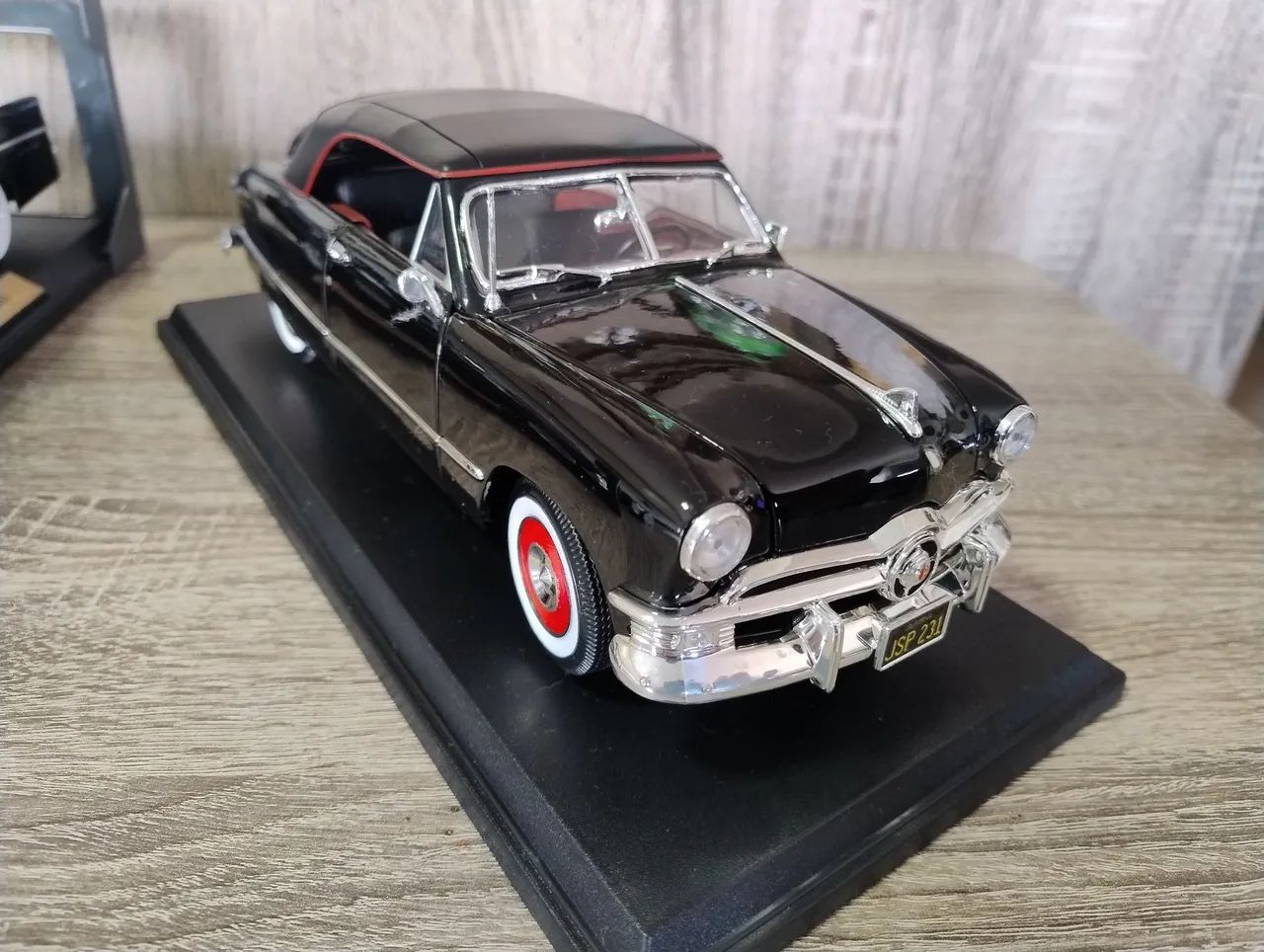 1950 Ford Conversível 1/18 Maisto