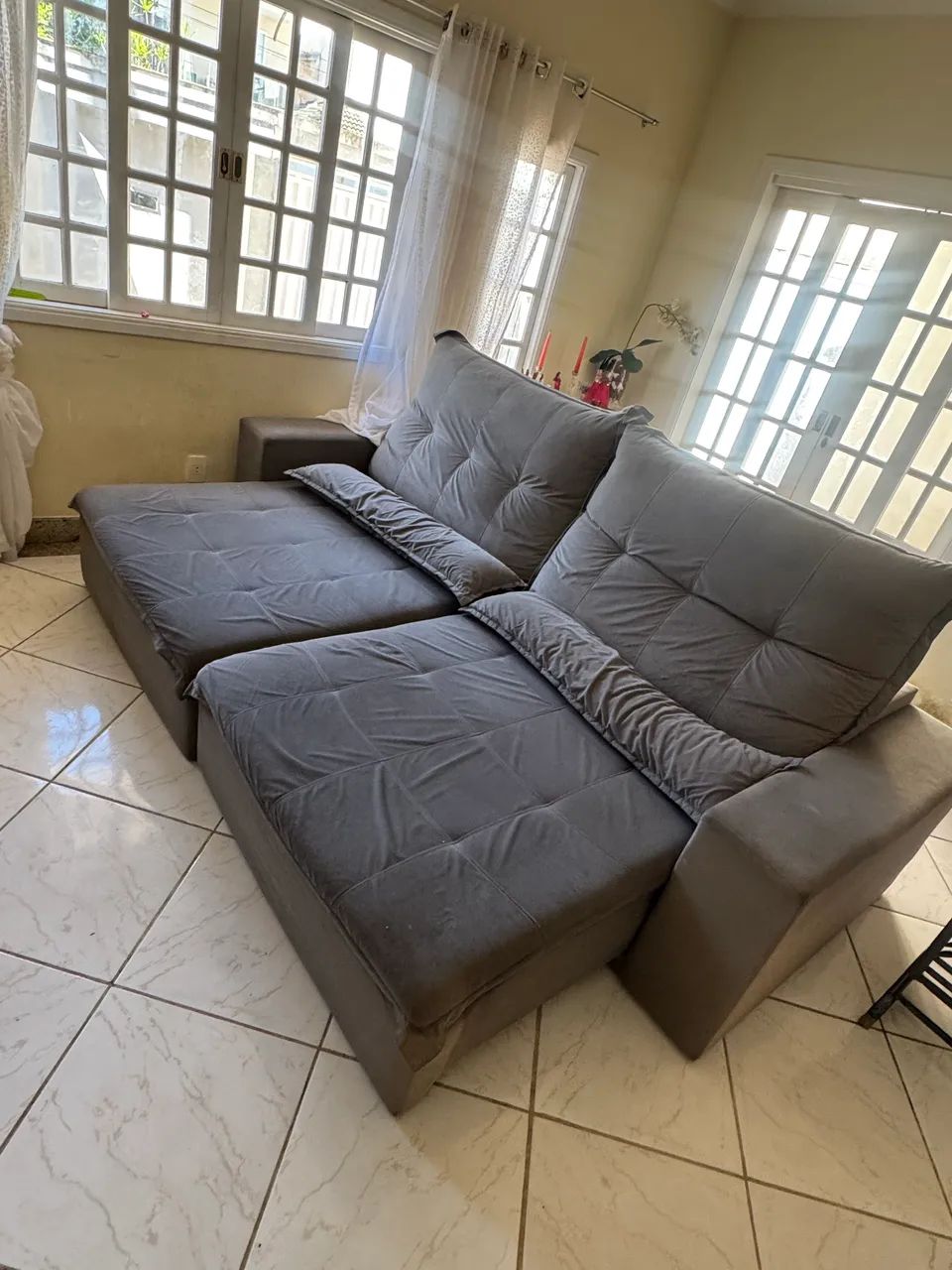 Retractable and Reclining Sofa – Very Comfortable65581375358211121