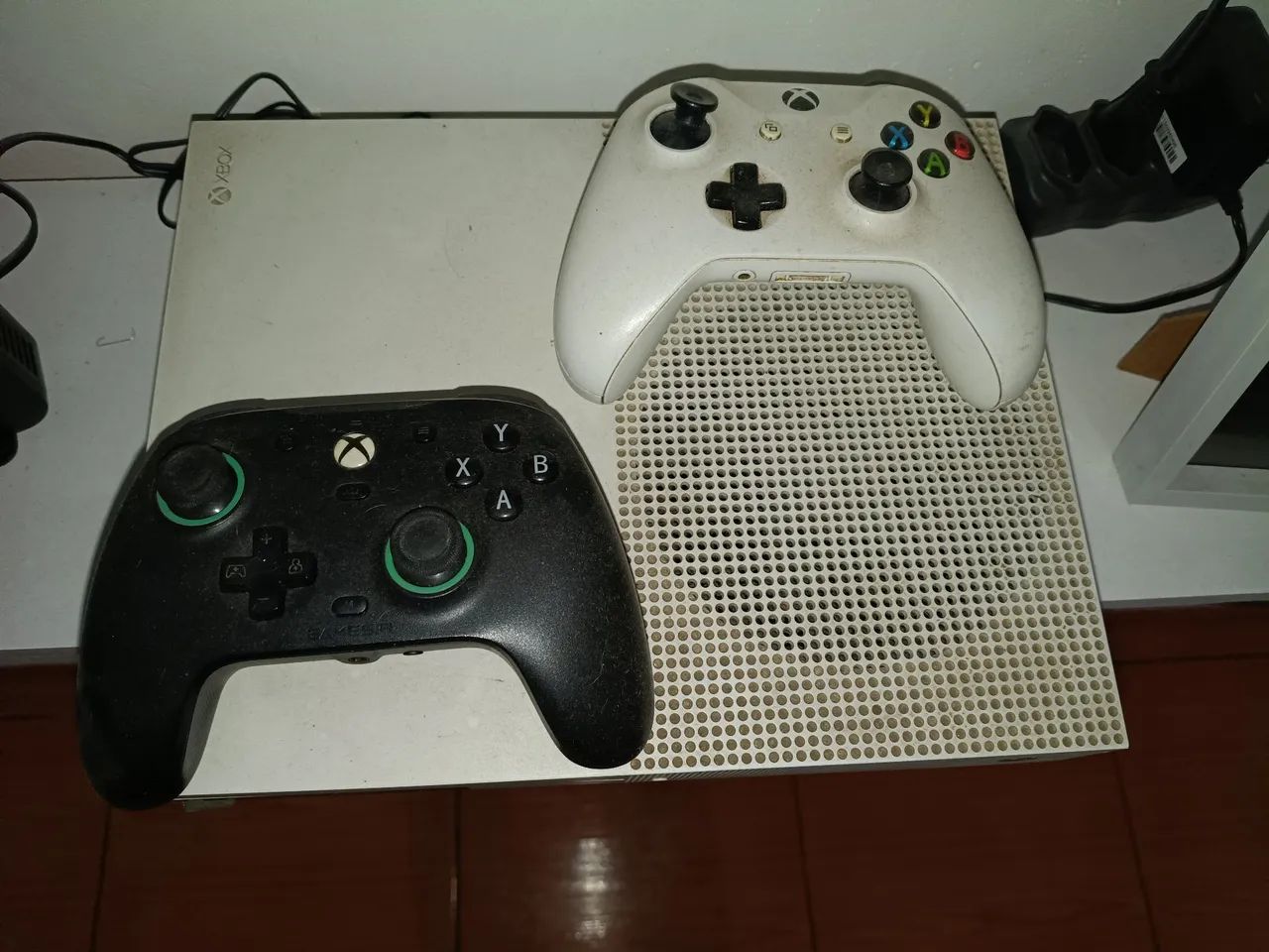 Xbox one 500 gb 2 controles  - Foto 2