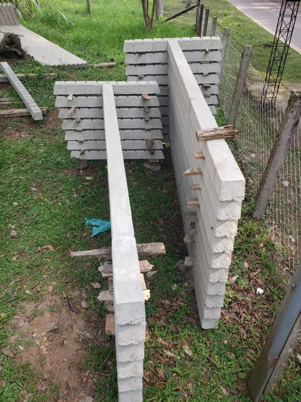 Varal de Concreto 2,6m de altura x 1m de largura com 3 furos - Foto 2