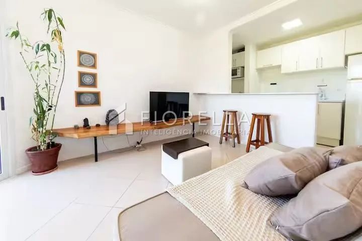 Apartamento mobiliado 01 dormitório e 01 vaga de garagem - Morro Das Pedras/Florianópolis