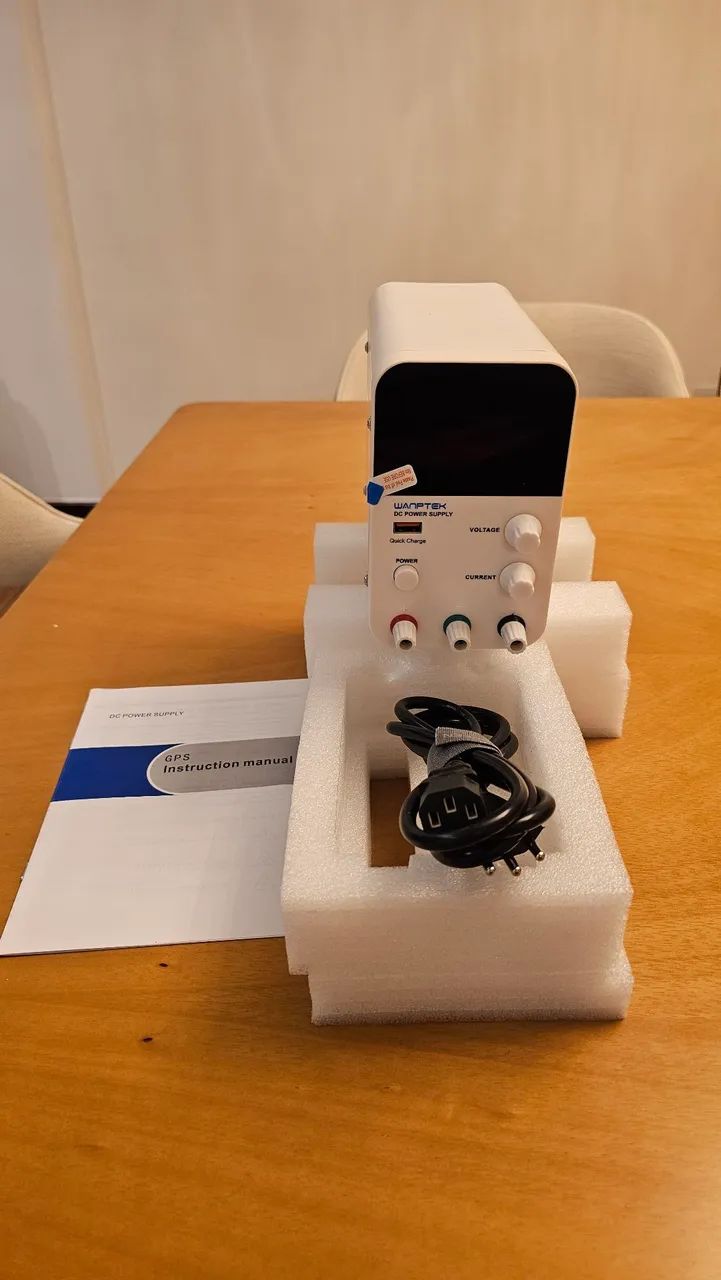 Fonte de bancada Wanptek GPS305D