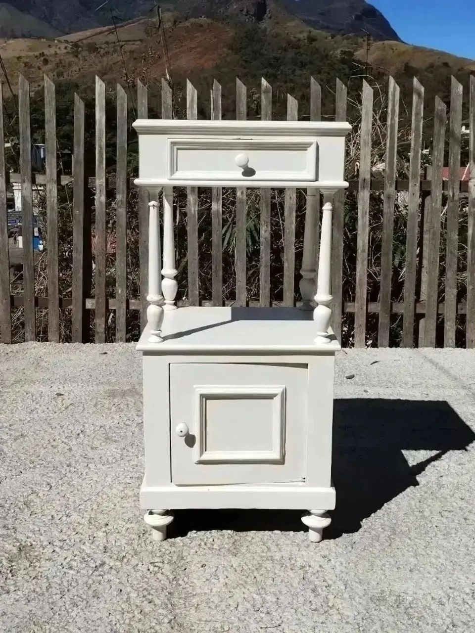 Mesinha de cabeceira 