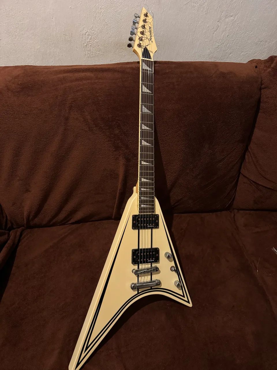 Guitarra CLG-45 Flying V Strinberg - Foto 2