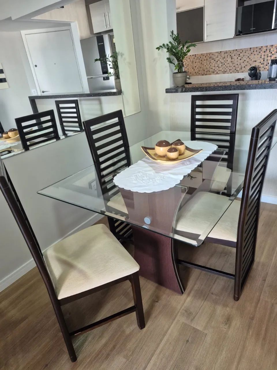 Mesa de Jantar com Vidro + 4 Cadeiras - 1,40 x 1,00 m - Foto 3