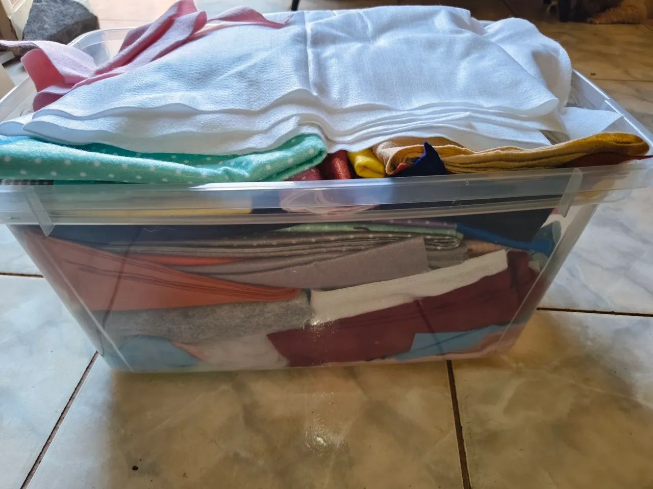 Caixa com feltros para artesanatos