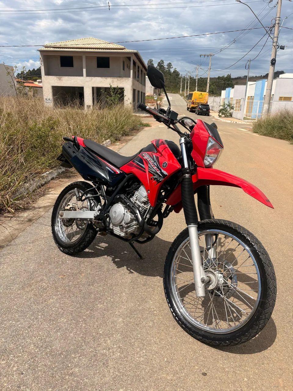 Lander 250 2017 muito conservada
