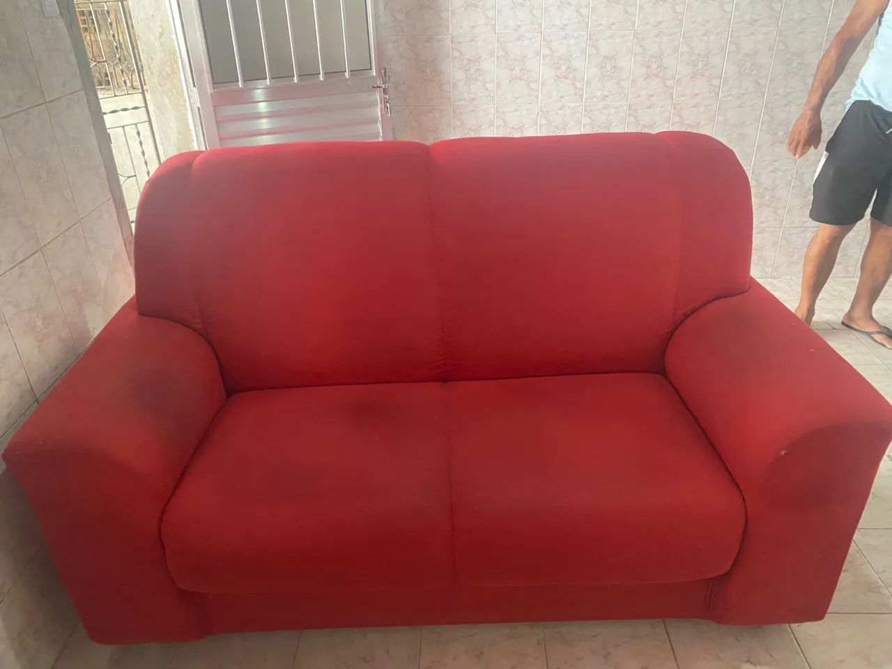 Sofa conservando vermelho